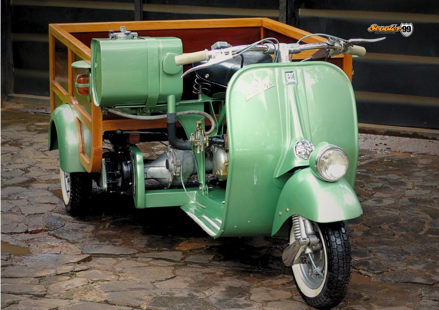 Custom Made project example 5: Ape Calessino Green